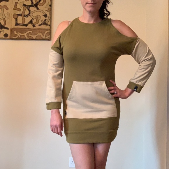 grassroots California Tops - Grassroots California Cold shoulder Green Sweatshirt Medium